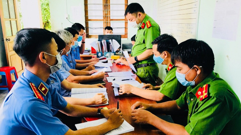 Kiểm sát việc tạm giữ, tạm giam và thi hành án phạt tù.