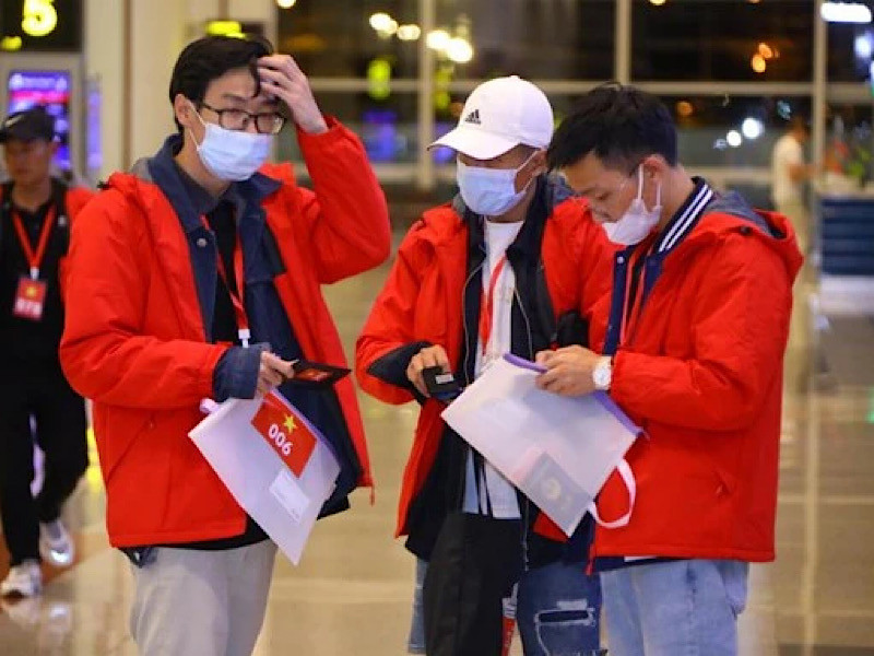 Công dân Việt Nam ở Myanmar được đưa về nước ngày 4/12. (Ảnh: TTXVN)