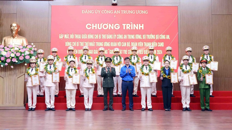 Tuyên dương 20 gương mặt trẻ Công an tiêu biểu năm 2024.