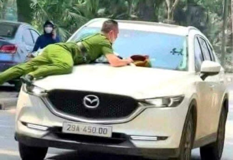 Hình ảnh sự việc. (Ảnh cắt từ clip).