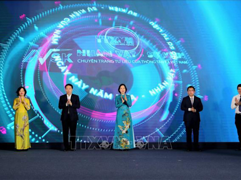 Nghi thức khai trương chuyên trang “Nhân vật - sự kiện”.