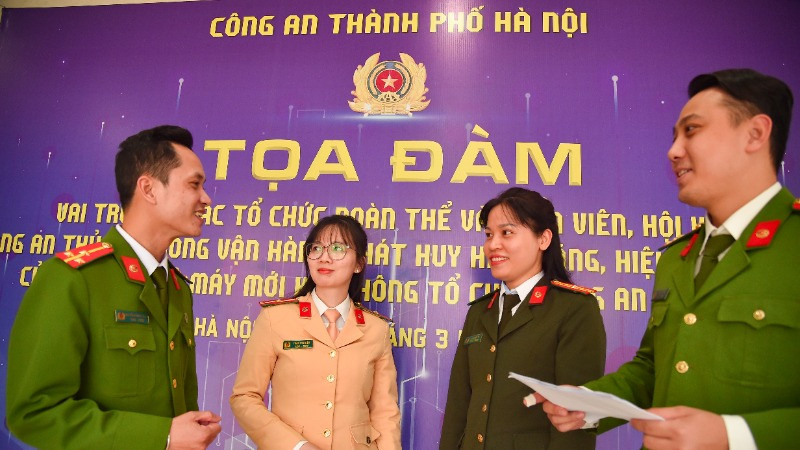 Các đại biểu tham dự tọa đàm.