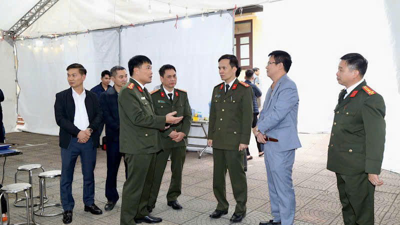 Lãnh đạo Bộ Công an kiểm tra, động viên cán bộ chiến sĩ Công an tỉnh Bắc Ninh trong quá trình điều tra, phá án.
