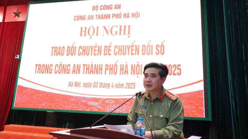 Đại tá Nguyễn Tiến Đạt, Phó Giám đốc Công an thành phố Hà Nội phát biểu tại hội nghị.