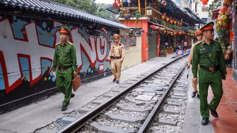 Tăng cường kiểm tra, xử lý vi phạm hành lang an toàn đường sắt.