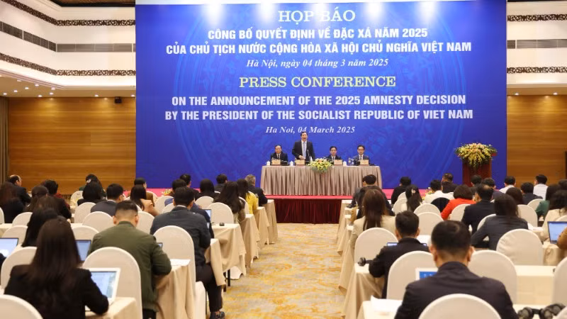 Toàn cảnh họp báo.