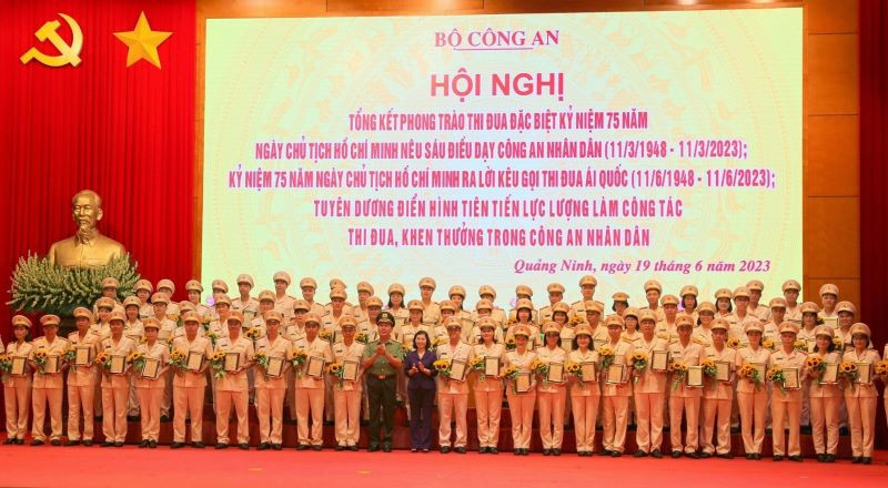 75 điển hình tiên tiến làm công tác thi đua, khen thưởng trong Công an nhân dân.
