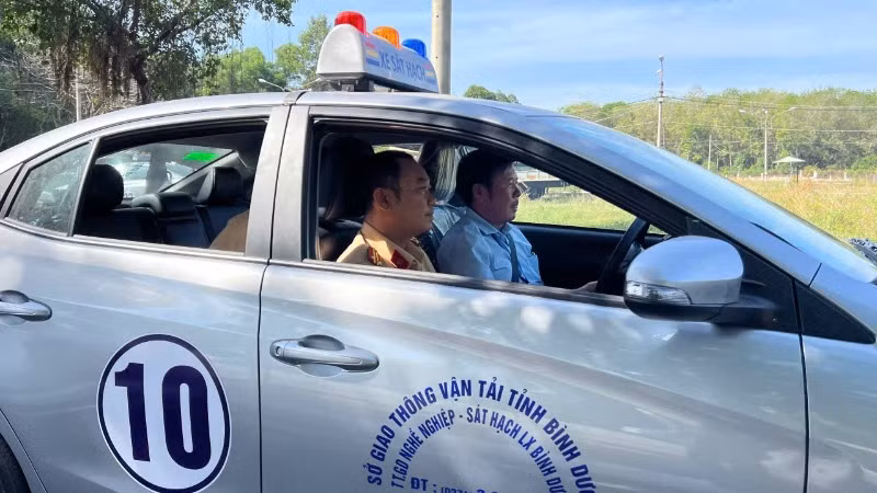 Lực lượng Cảnh sát giao thông tập huấn sát hạch lái xe.