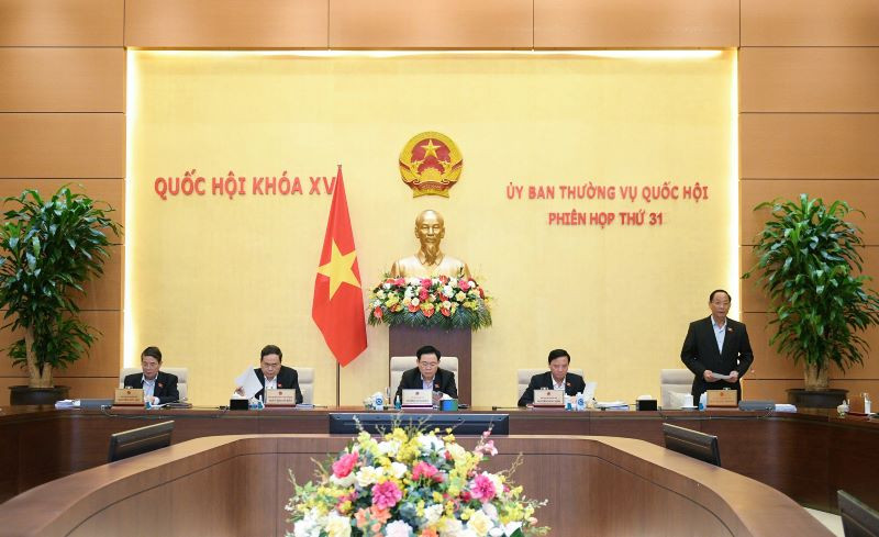 Chủ tịch Quốc hội Vương Đình Huệ chủ trì, Phó Chủ tịch Quốc hội Trần Quang Phương điều hành phiên họp.