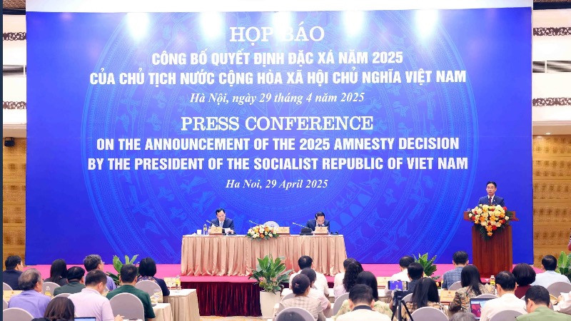 Toàn cảnh họp báo.