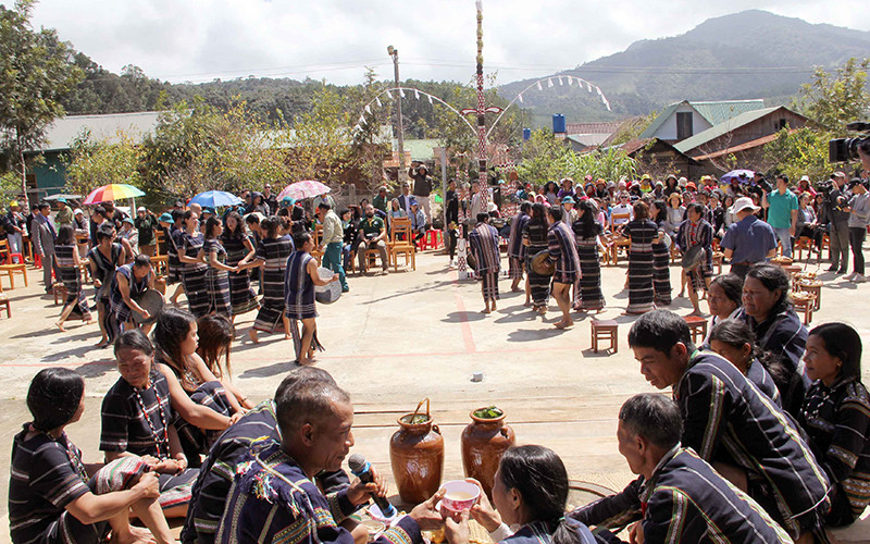 Ngày hội nơi buôn làng Cơ Ho giữa núi rừng nam Tây Nguyên.