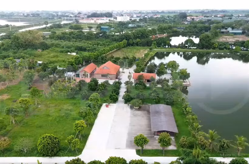 Công trình xây dựng trái phép trên đất nông nghiệp ở thôn Hưng Hiền, xã Hiền Giang, huyện Thường Tín, Hà Nội. (Ảnh MINH MINH)