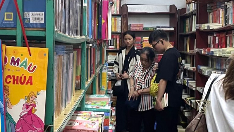 Phong trào đọc sách đang từng bước lan rộng.