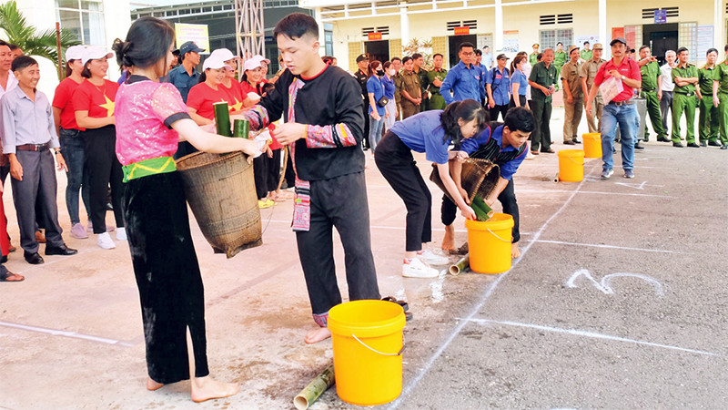 Đồng bào các dân tộc trong ngày hội "Toàn dân bảo vệ an ninh Tổ quốc" được tổ chức tại xã Đoàn Kết, huyện Bù Đăng, tỉnh Bình Phước.