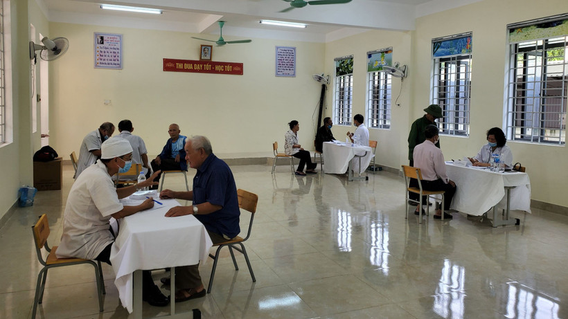 Khám, tư vấn, phát thuốc miễn phí cho 868 đối tượng chính sách
