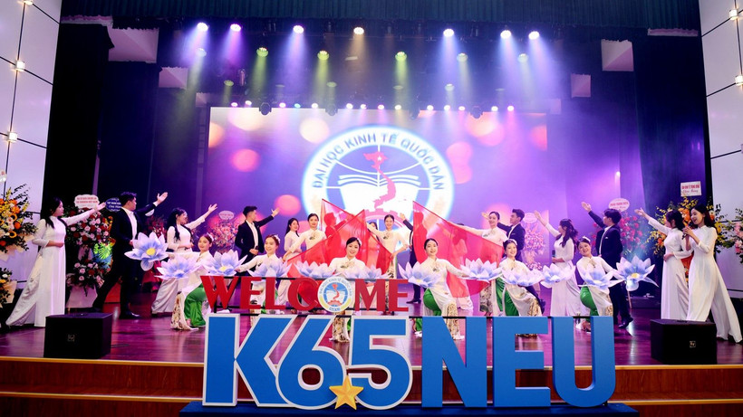 Trường đại học Kinh tế quốc dân khai giảng năm học mới