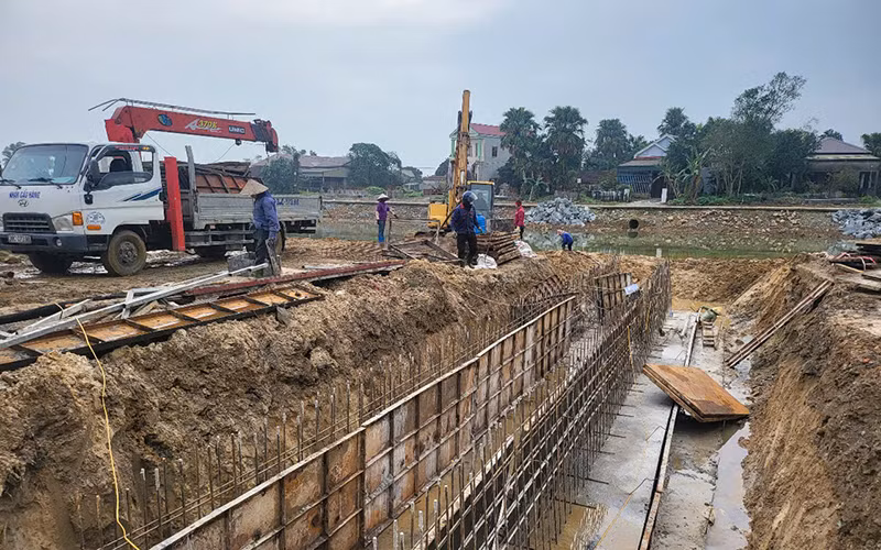 Các đơn vị thi công tập trung nguồn lực phấn đấu ngày 1/5/2025 hoàn thành gói thầu xây dựng thuộc dự án Phát triển tổng hợp các đô thị động lực - Tiểu dự án đô thị Kỳ Anh.