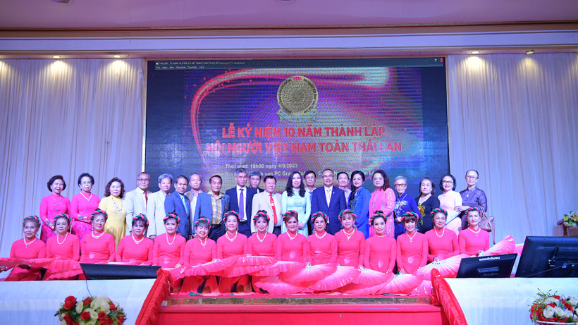 Các đại biểu tham dự lễ kỷ niệm 10 năm thành lập Hội người Việt Nam toàn Thái Lan. (Ảnh: ĐINH TRƯỜNG)