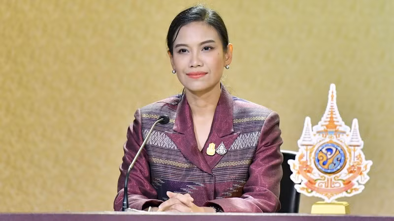 Phó Phát ngôn Chính phủ Thái Lan Radklao Inthawong Suwankiri tại cuộc họp báo ngày 8/5. (Ảnh: Văn phòng Chính phủ Thái Lan)