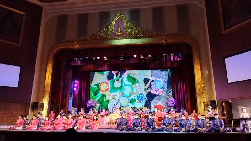 Dàn nhạc biểu diễn tác phẩm "Việt Nam an lòng". (Ảnh: Đại sứ quán Việt Nam tại Thái Lan)