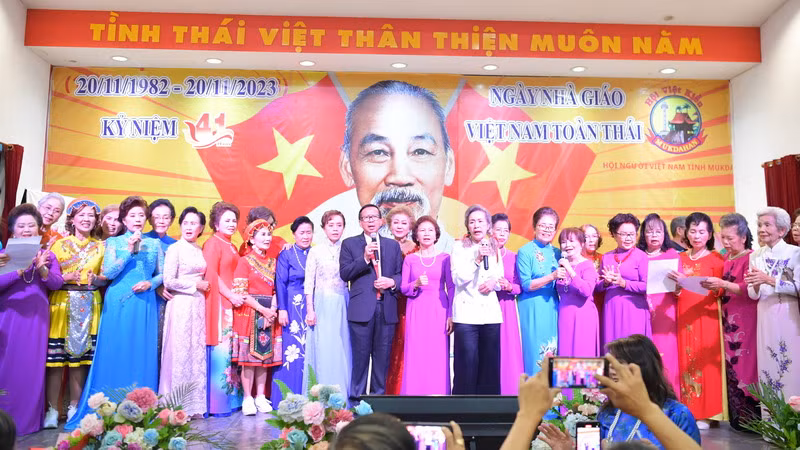 Lễ kỷ niệm Ngày Nhà giáo Việt Nam (20/11) tại Mukdahan, Thái Lan.