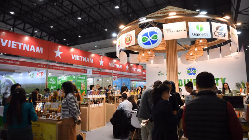 Các gian hàng Việt Nam nổi bật tại hội chợ THAIFEX-Anuga Asia 2024. (Ảnh: XUÂN SƠN)