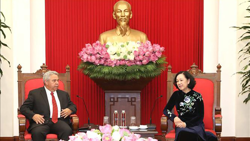 Đồng chí Trương Thị Mai, Thường trực Ban Bí thư tiếp đồng chí Ulises Guilarte De Nacimiento. Ảnh: TTXVN 