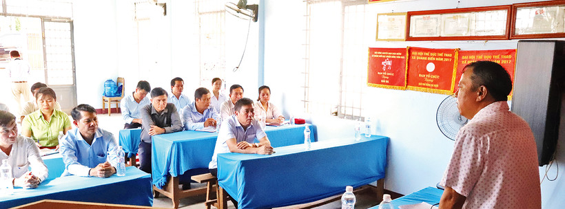 Lãnh đạo Huyện ủy Krông Ana nhận xét, góp ý buổi sinh hoạt Chi bộ thôn 2, xã Quảng Điền.