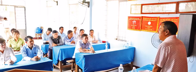 Lãnh đạo Huyện ủy Krông Ana nhận xét, góp ý buổi sinh hoạt Chi bộ thôn 2, xã Quảng Điền.