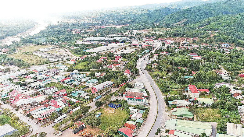 Cửa khẩu quốc tế Lao Bảo, nơi xây dựng Khu kinh tế xuyên biên giới chung Lao Bảo-Đensanvẳn.