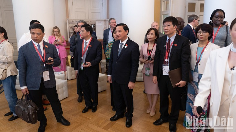 Đoàn đại biểu Quốc hội Việt Nam tại Lễ khai mạc Đại hội Sinh thái quốc tế Nevsky lần thứ 10. (Ảnh: THANH THỂ)