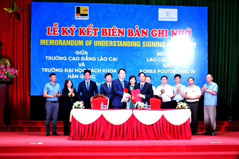 Trường Cao đẳng Lào Cai ký kết hợp tác với Trường đại học Bách khoa 4 Hàn Quốc đào tạo nghề chất lượng cao vùng Tây Bắc. (Ảnh: QUỐC HỒNG)