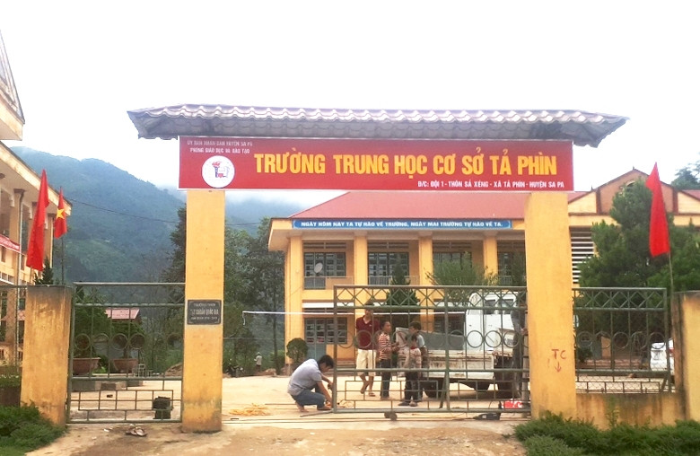 Trường trung học phổ thông Hoàng Liên tạm thời học nhờ tại Trường trung học cơ sở Tả Phìn (thị xã Sa Pa) trong thời gian chờ xây dựng tại địa điểm mới. (Ảnh: TL)