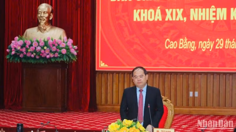 Đồng chí Quản Minh Cường, Bí thư Tỉnh ủy Cao Bằng phát biểu ý kiến quán triệt tinh thần nội dung Hội nghị.