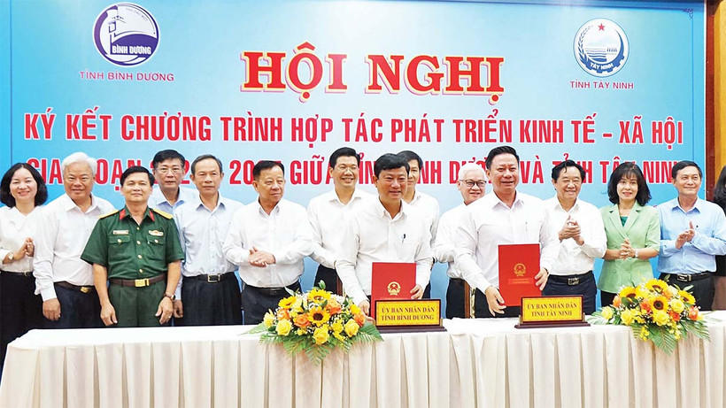 Ủy ban nhân dân hai tỉnh Tây Ninh và Bình Dương ký kết hợp tác phát triển kinh tế-xã hội. 