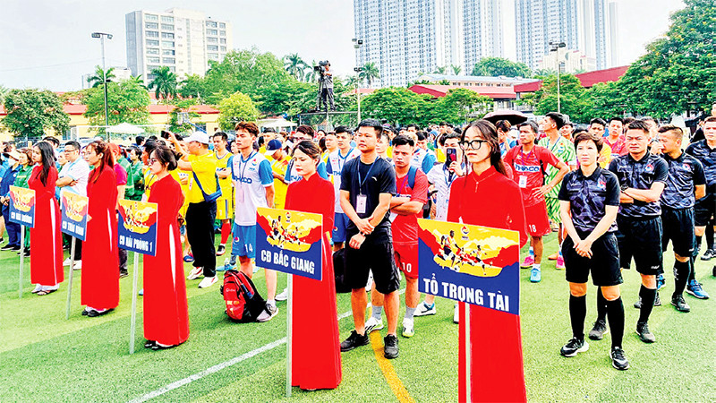 Khai mạc Giải vô địch bóng đá công nhân toàn quốc 2023. (Ảnh NGÔ QUANG DŨNG)