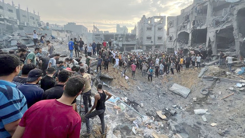 Vụ không kích trại tị nạn ở Gaza gây thương vong lớn. (Ảnh REUTERS)
