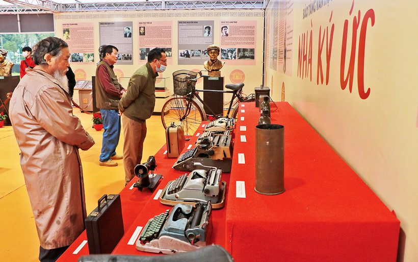 “Nhà ký ức” - nơi trưng bày những hiện vật đặc biệt gắn liền với cuộc đời và sự nghiệp sáng tác của các nhà thơ tên tuổi qua nhiều thời kỳ của văn học Việt Nam. 