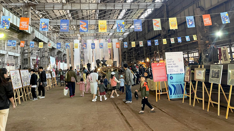 Không gian văn hóa sáng tạo tại di sản Nhà máy Xe lửa Gia Lâm trong Tuần lễ hội thiết kế sáng tạo Hà Nội 2023.