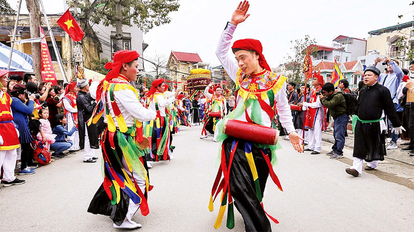Múa trống bồng, một điệu múa cổ truyền được gìn giữ, phát huy tại huyện Thanh Trì.