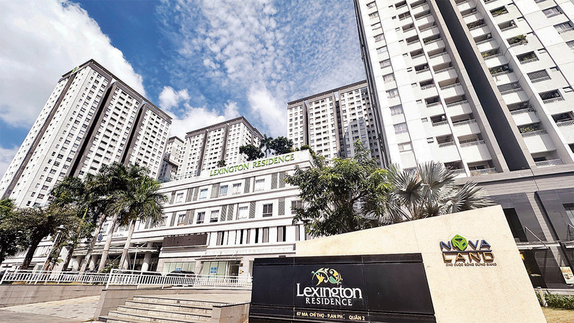 Các hộ gia đình tại chung cư Lexington Residence (thành phố Thủ Ðức) mòn mỏi đợi cấp sổ hồng.