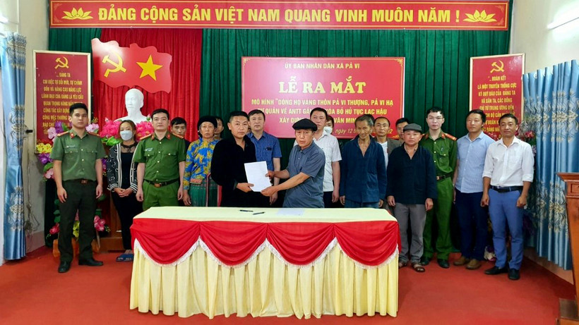 Lễ ra mắt mô hình “Dòng họ Vàng tự quản về an ninh trật tự gắn với xóa bỏ hủ tục lạc hậu, xây dựng nếp sống văn minh” tại xã Pả Vi, huyện Mèo Vạc (Hà Giang).