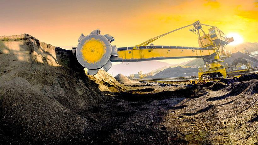 Dây chuyền công nghệ mới bốc xúc và vận chuyển than tại Công ty tuyển than Cửa Ông.