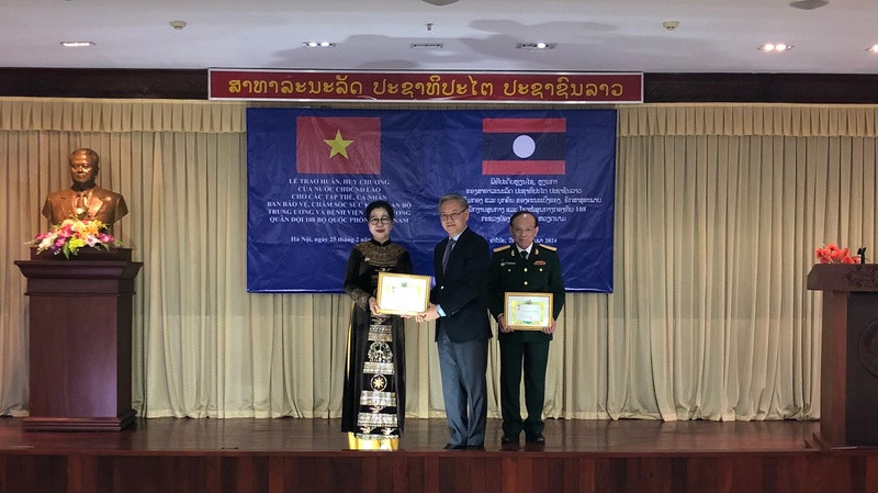 Lễ trao Huân, Huy chương của nước Cộng hòa dân chủ nhân dân Lào.