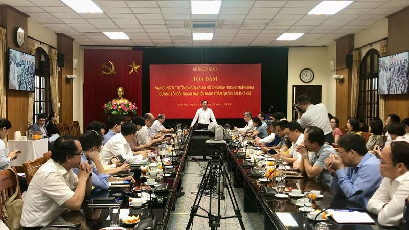 Bộ trưởng Ngoại giao Bùi Thanh Sơn phát biểu tại Tọa đàm.