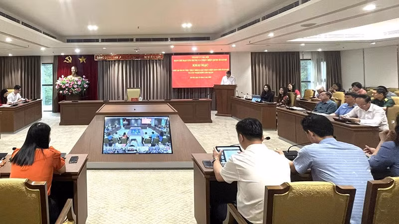 Lớp tập huấn việc thực hiện Luật Thực hiện dân chủ ở cơ sở và các nghị định liên quan do thành phố Hà Nội tổ chức.