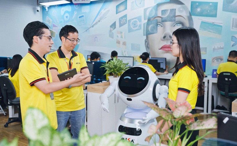 Thử nghiệm robot MISA AVA được tích hợp AI. 