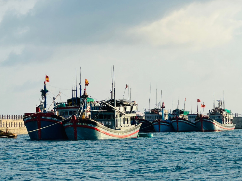 Xây dựng thế trận "kết hợp kinh tế với quốc phòng-an ninh" trên biển và vùng ven biển là nhiệm vụ ưu tiên hàng đầu.