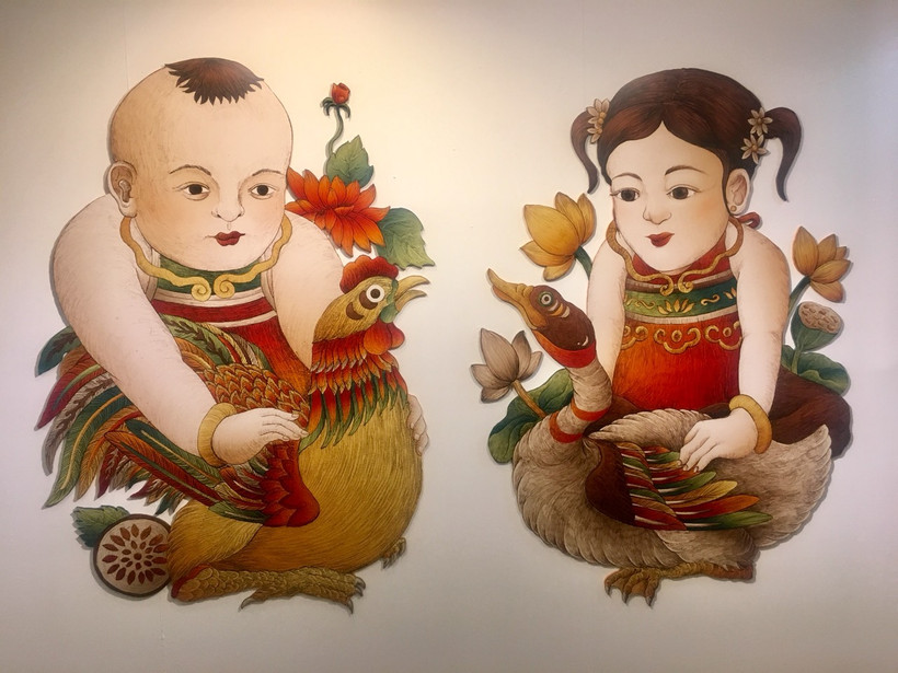 Tác phẩm thể hiện lại bộ đôi tranh dân gian Đông Hồ Phú quý - Vinh hoa của Xuân Lam.
