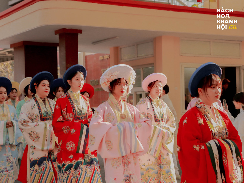 Ảnh: Bách hoa Bộ hành mùa đông 2022